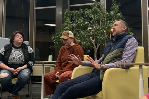 ALIVE (Augustana Leaders in Vocational Exploration) gives students the chance to consider big questions about who they are and who they are called to be for the sake of the world. ALIVE is specifically for sophomore students to: • Explore their place in the world • Develop close relationships with faculty and ALIVE student fellows • Live in Swanson at the price of standard double room The ALIVE application deadline is March 7, 2023. For more information, contact Keri Bass, 309-794-8613.