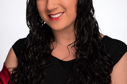 Carloyn Estes smiling