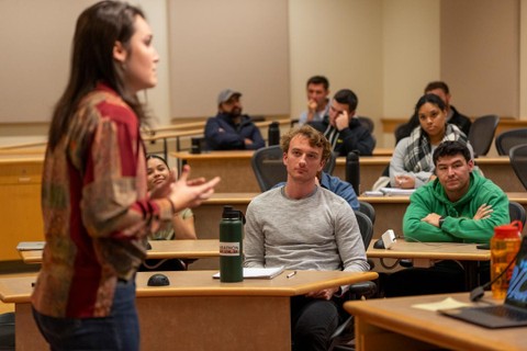 Lundquist College of Business students give presentations in a marketing class.