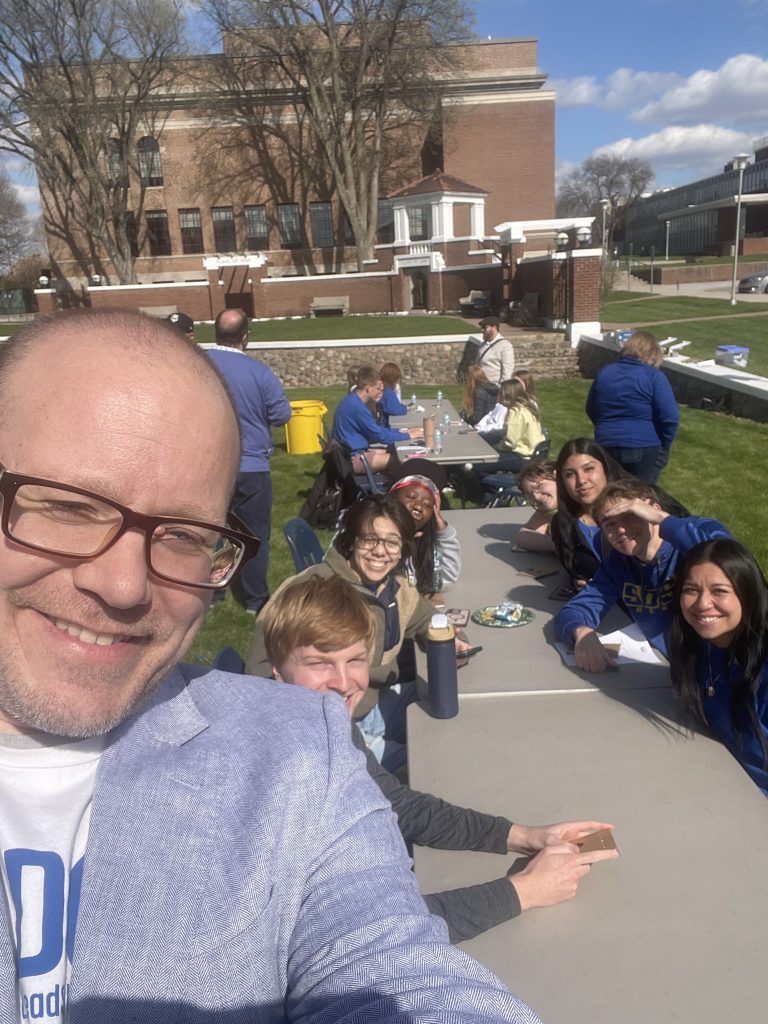 Kevin Fullerton and a group of LeadState students in a selfie together