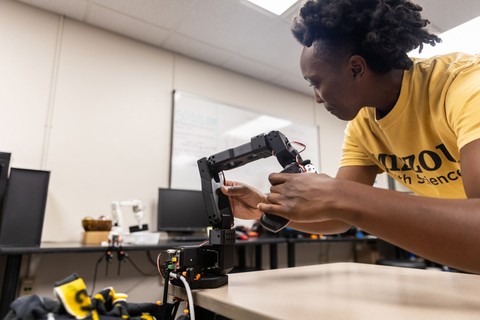 Mizzou student working on robotic technology